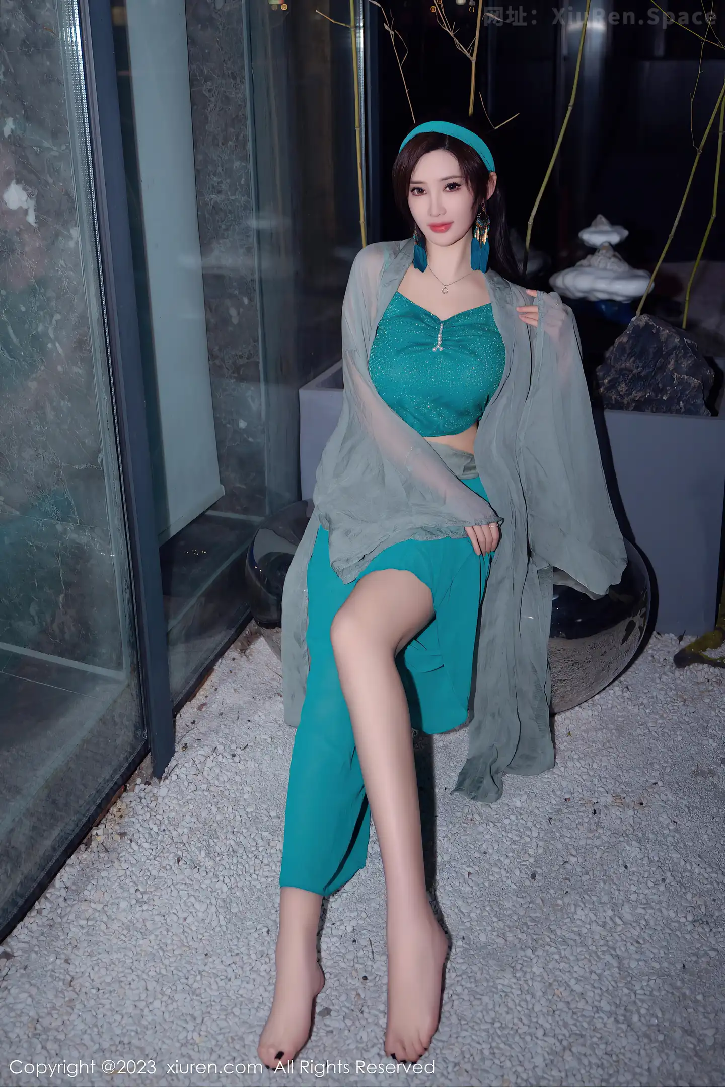 图片[4]-[XiuRen秀人网]VOL.7886 女神Carol周妍希温泉主题性感墨绿服饰秀丰满身材迷人诱惑写真58P-秀人网官方网站